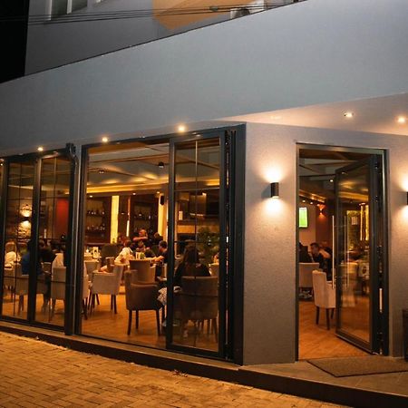 Griffon Bar Food Apartments Struga Extérieur photo