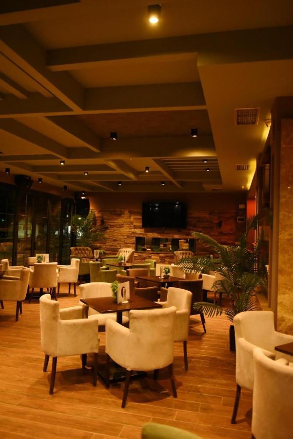 Griffon Bar Food Apartments Struga Extérieur photo