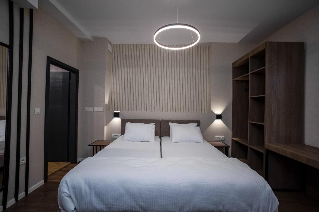 Griffon Bar Food Apartments Struga Extérieur photo