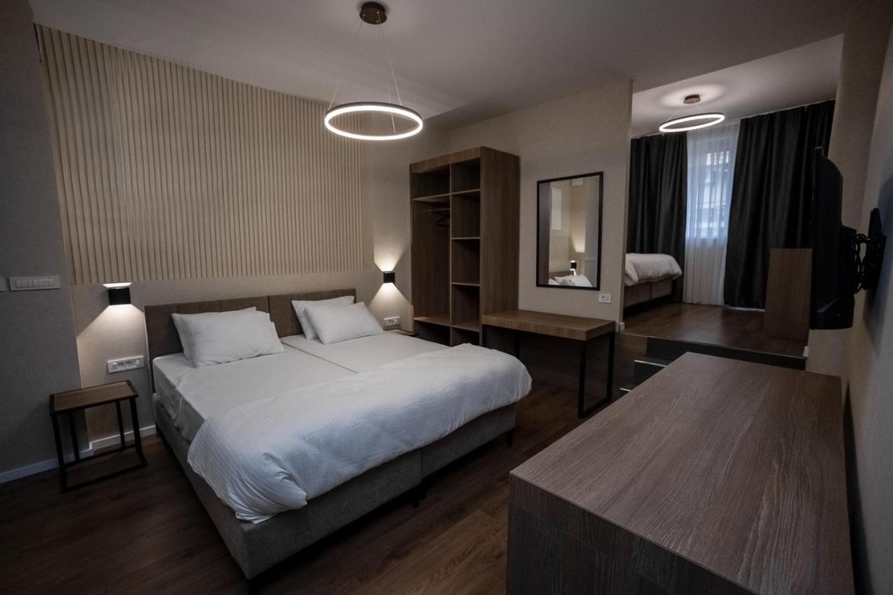 Griffon Bar Food Apartments Struga Extérieur photo