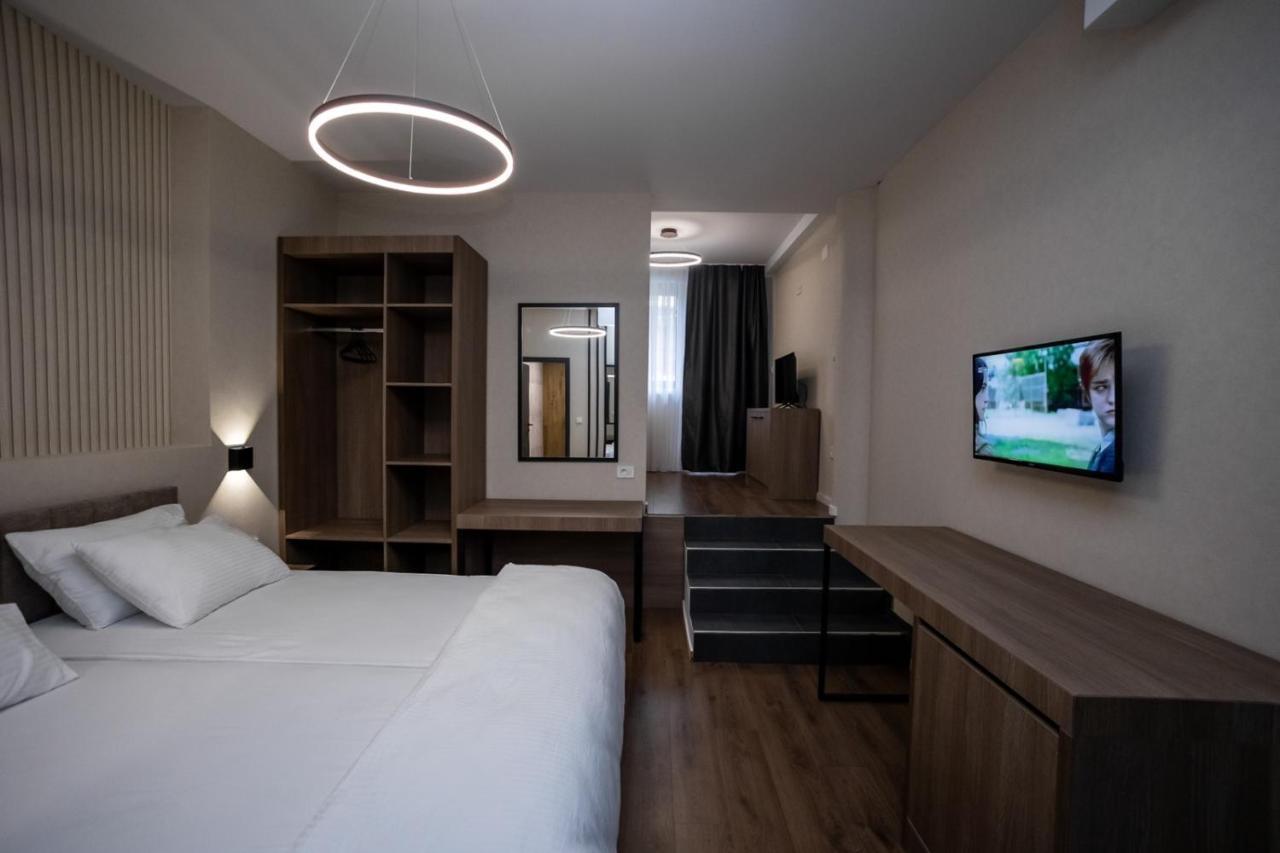 Griffon Bar Food Apartments Struga Extérieur photo